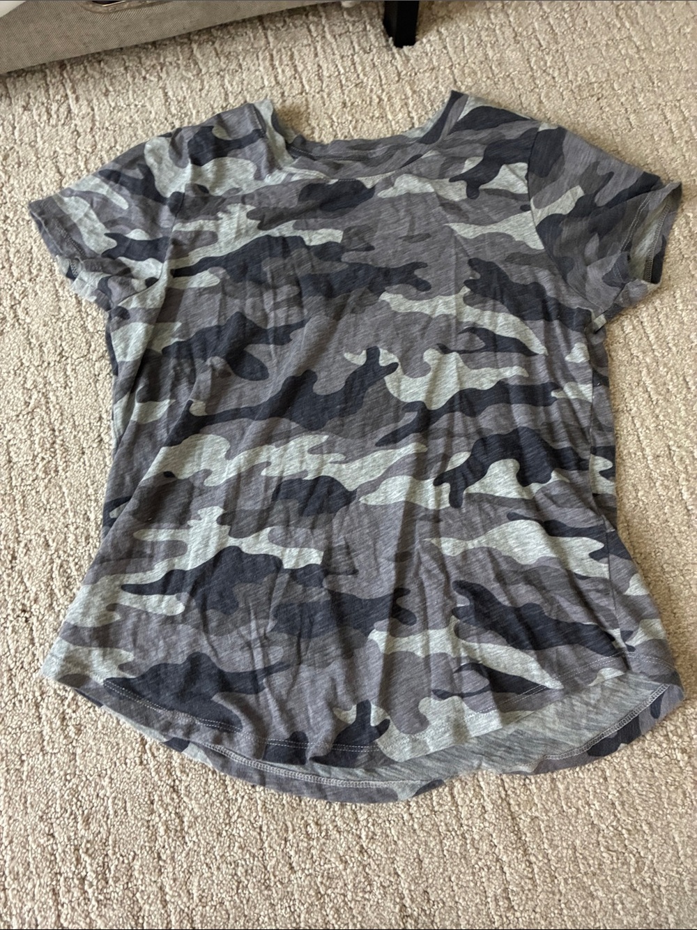 Old Navy Gray Camouflage Crewneck Tee